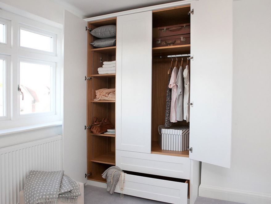 Small closets benefit from the capsule wardrobe concept