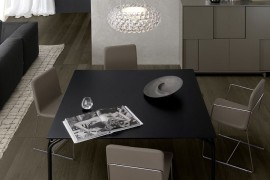 Small dining room design with Caboche chandelier
