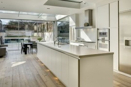 White kitchen brings a touch of minimalism to the classic Victorian townhouse