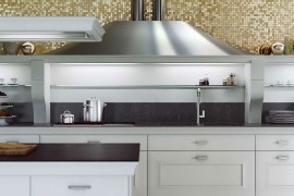 Distinctive hood design gives the kitchen counter its uniqueness