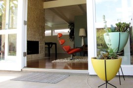 Midcentury entry with bullet planters in yellow and light blue