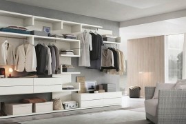 Modualr units shape a versatile walk-in closet
