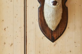 Simple decor aims to give the prefab cottage the rustic, classical woodsy appeal