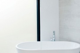 Standalone bathtub in white in the modern bathroom