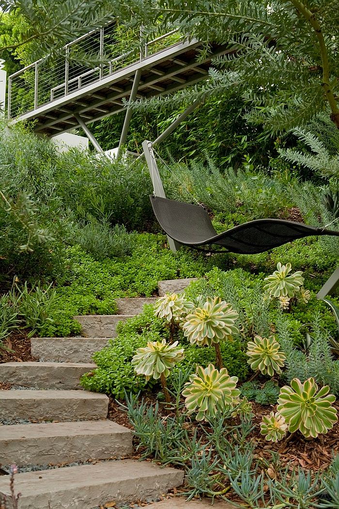 A relaxing retreat in the lush green backyard [Design: EPT Design]