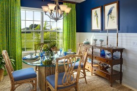 Blue and green give the room its tropical flavor