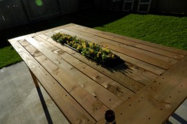 DIY pallet table with center planter