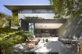 Serene Outdoor Oasis Backyard