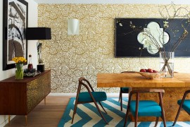 Stylish wallpaper brings golden elegance to the contemporary dining room
