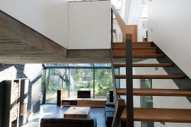 Wooden and steel staircase keeps its design simple and industrial