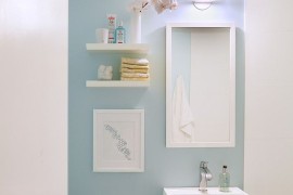 Calming blues work well in the Scandinavian bathroom
