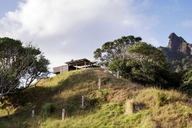 Castle Rock House situated on a small, hilly lot in Auckland, New Zealand
