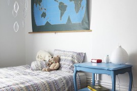 Decor brings blue to the cool Scandinavian bedroom