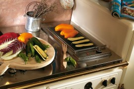 Efficinet kitchen countertops with engaging backsplash