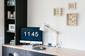 Keep the decorations in the Scandinavian home office simple and unassuming