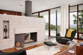 Two-sided fireplace in the living room