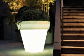 Vas Outdoor Illuminated Plant Pot