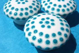 Spotted door knobs for polka dot lovers