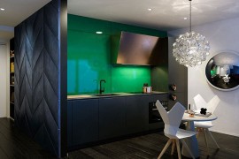 Gorgeous green and black in the kitchen