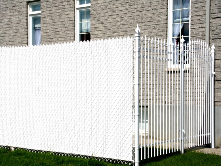 Modern Privacy Fence Ideas For Your Outdoor Space