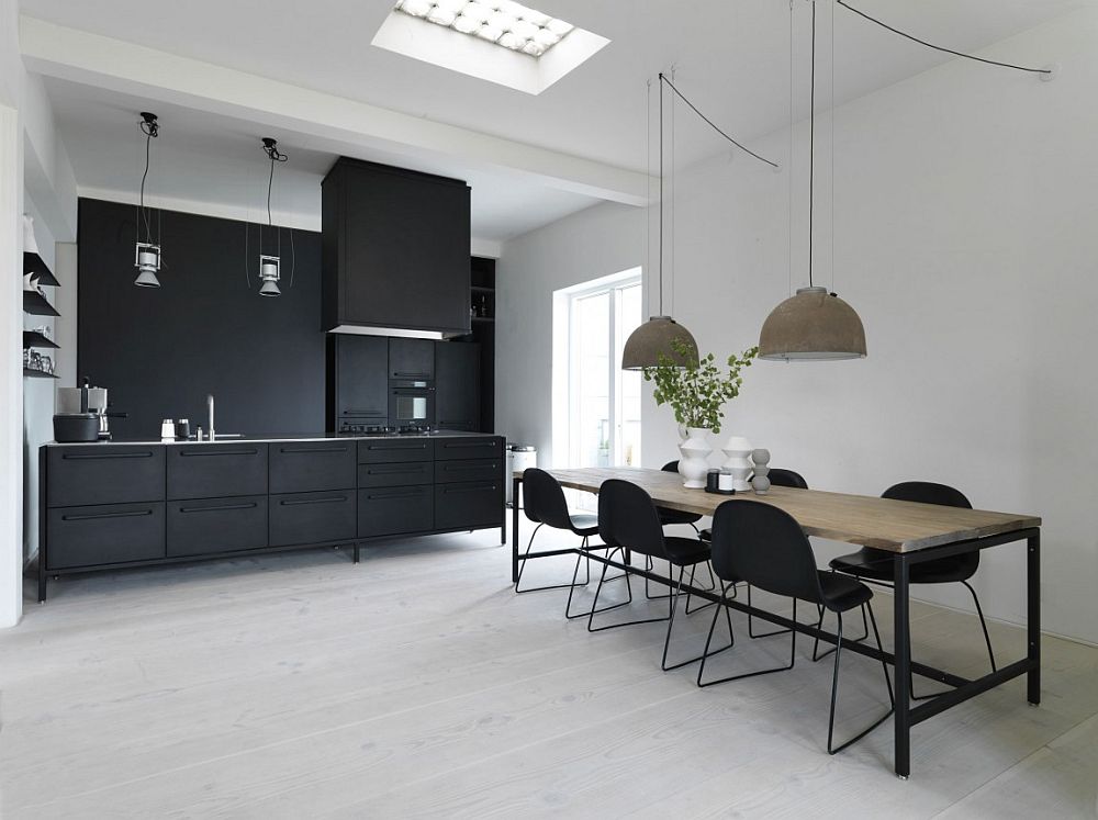 Who says black does not work for the Scandinavian kitchen! [Design: Vipp]