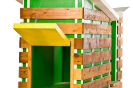 Bright and beautiful doghouse in green and yellow