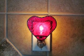 Chic heart-shaped stained glass night light