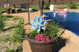 Stylish umbrella planer adds greenery to the poolside area