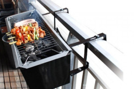 Amazing small grill to hang from your balcony