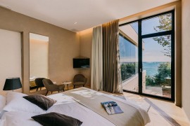 Bedroom with Adriatic sea views and a cozy ambiance