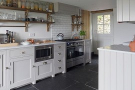 Cottage kitchen with large slate tile