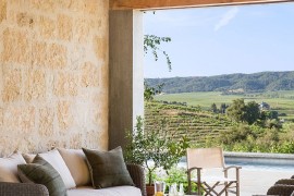 Informal sitting zones blurs the line between interior and outdoors