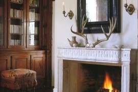 Large antlers to dress up a fireplace