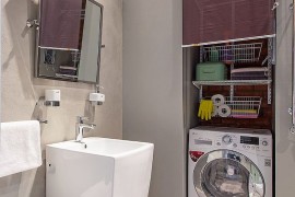 Making use of corner space in the bathroom to the hilt