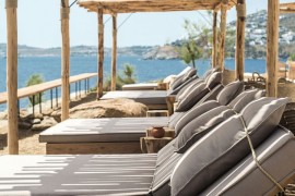 Soothing getaway in Greece with rustic chic vibe