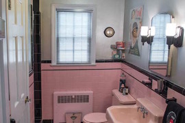 Super retro pink and black bathroom