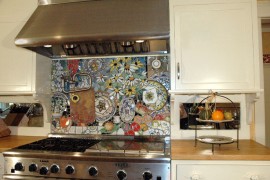 Amazingly detailed stove backsplash with colorful plates