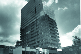 Arne Jacobsen outside the SAS Royal Hotel