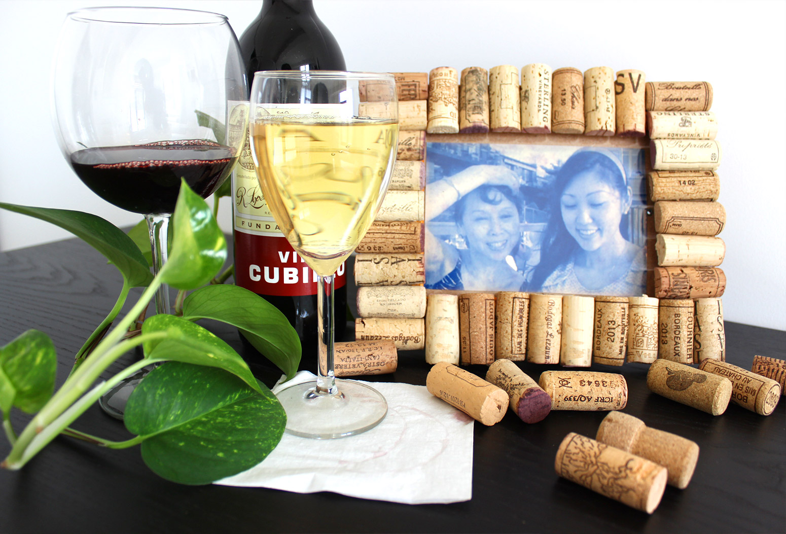 How to Make a Cute and Rustic Picture Frame Using Recycled Wine Corks