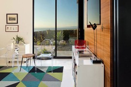 Geometric rug brings color to the interior