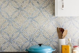 Gorgeous backplash mosaic with blue overlapping circles