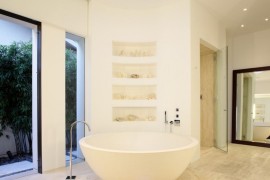 Modern bathroom with a round tub