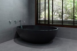Modern black bathtub from Apaiser