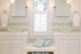 Small built-in bench with storage near window