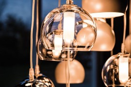 Small pendant lights for the modern kitchen and dining space