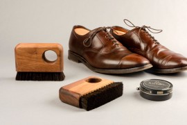 Canary Wharf brush with shoe polish