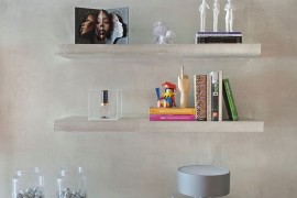 Concrete floating shelves in the living room of the Ipanema apartment