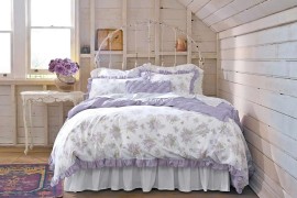 Cozy shabby chic bedroom idea