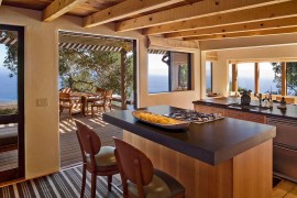 Exqusite kitchen of the Big Sur Cabin with ocean views