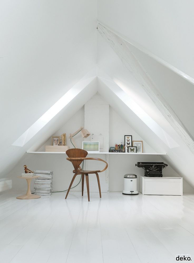 Interesting office desk that takes advantage of attic architecture